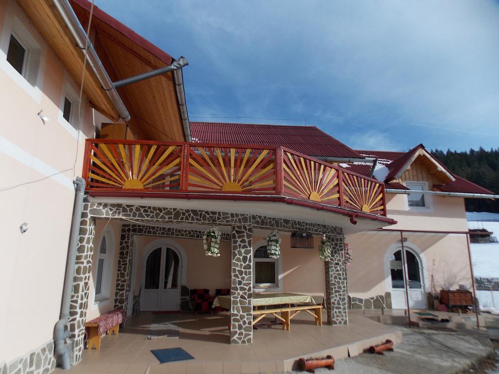 Pensiunea Paradiso Poiana Teiului Exterior foto